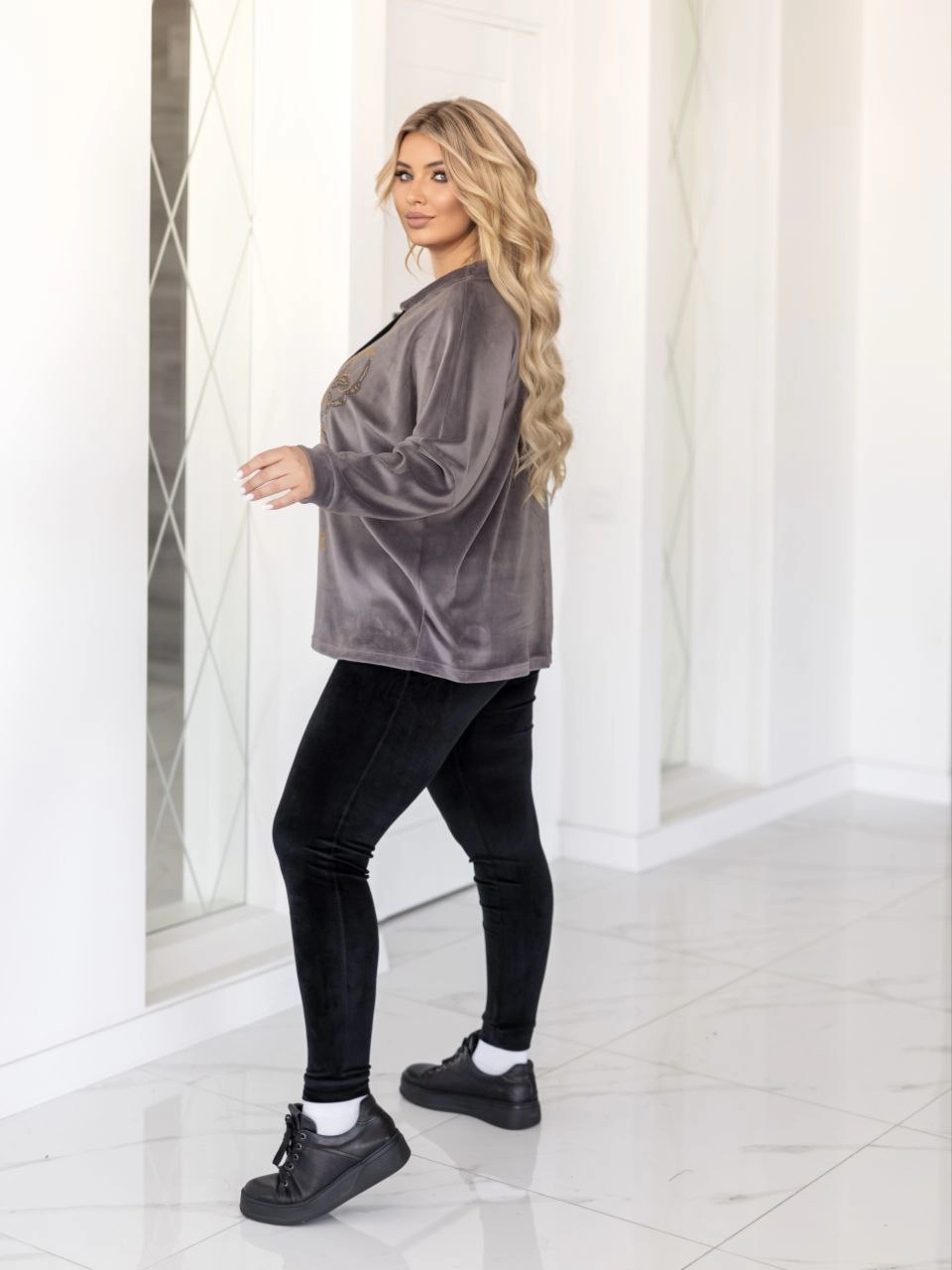 Стильный спортивный костюм