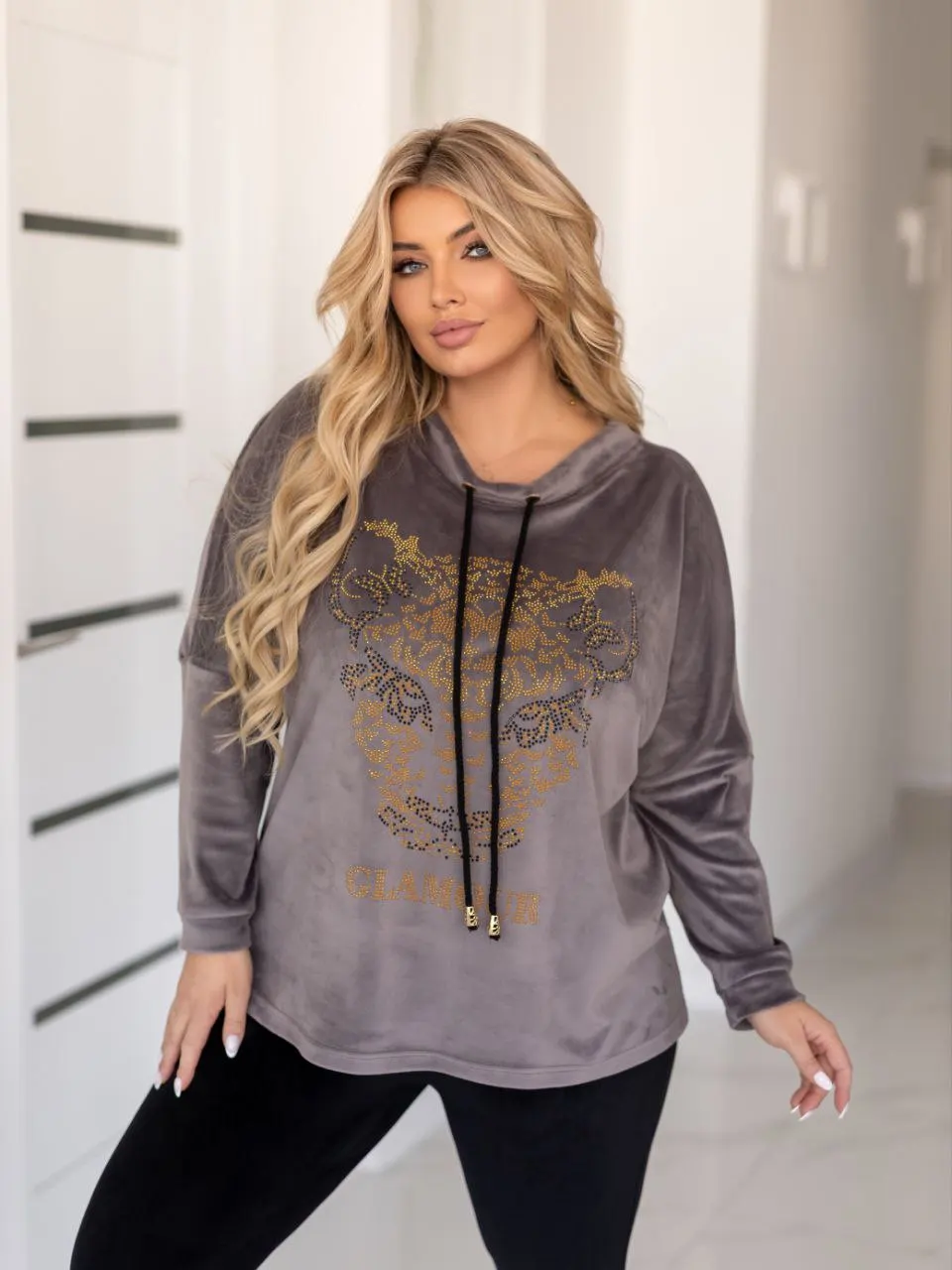 Стильный спортивный костюм