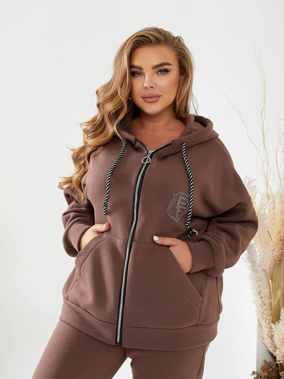 Стильный спортивный костюм